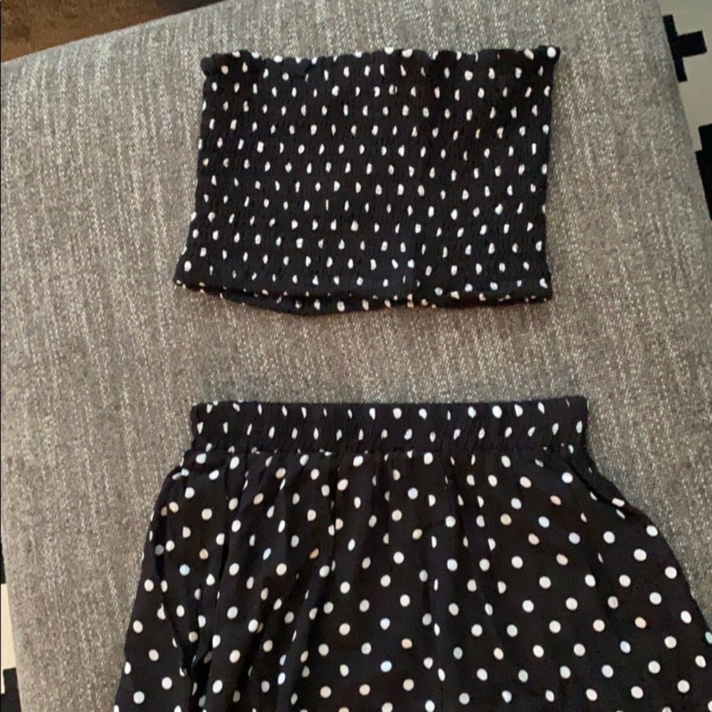 Two piece strapless top with high slit skirt Blk